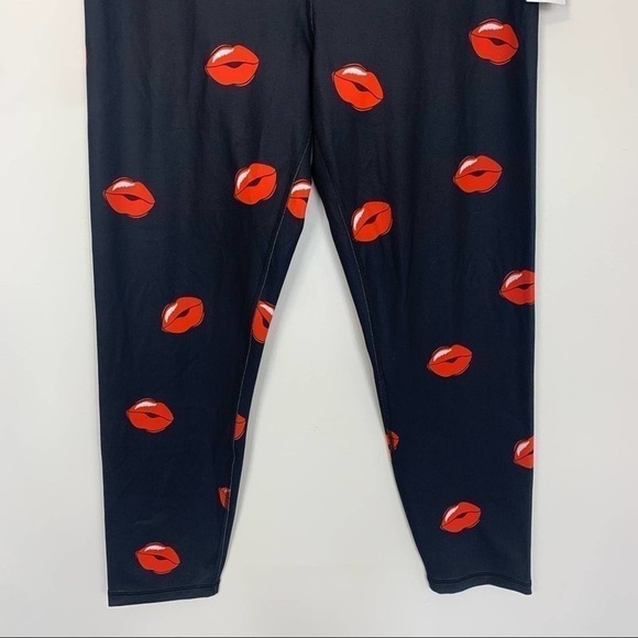 NWT Adore Me Walk Pop Cora Cozy Lip Print 7/8 Leggings Size Large - Picture 4 of 11